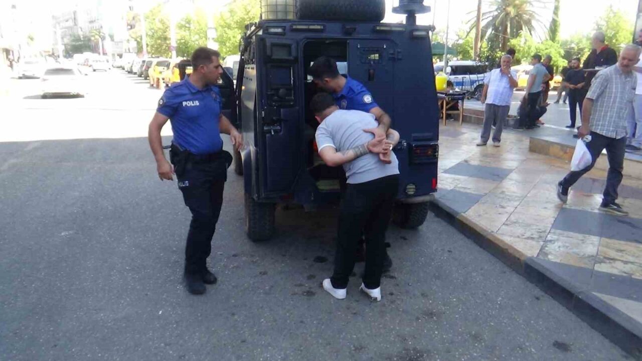 Şanlıurfa’da ’dur’ ihtarına uymayarak elindeki poşet dolusu altınla kaçan şüpheli,