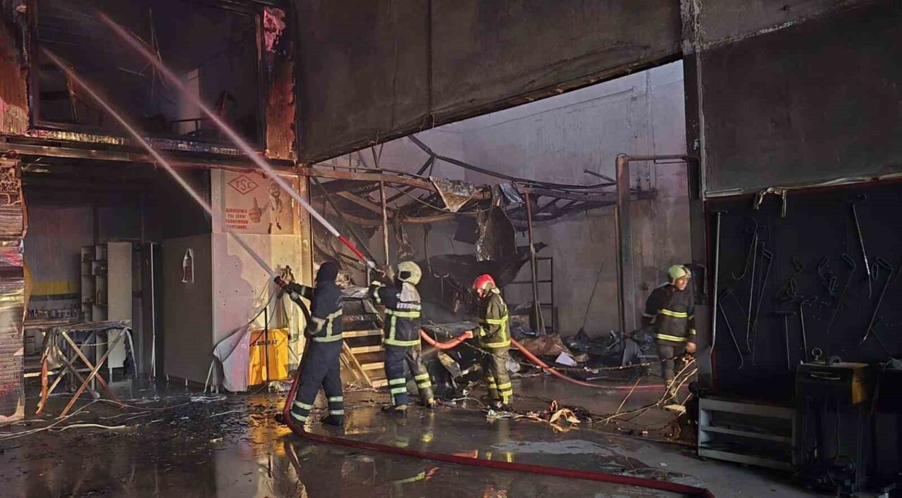 Şanlıurfa’da bir iş yerinde çıkan yangın, 8 araç ve 18