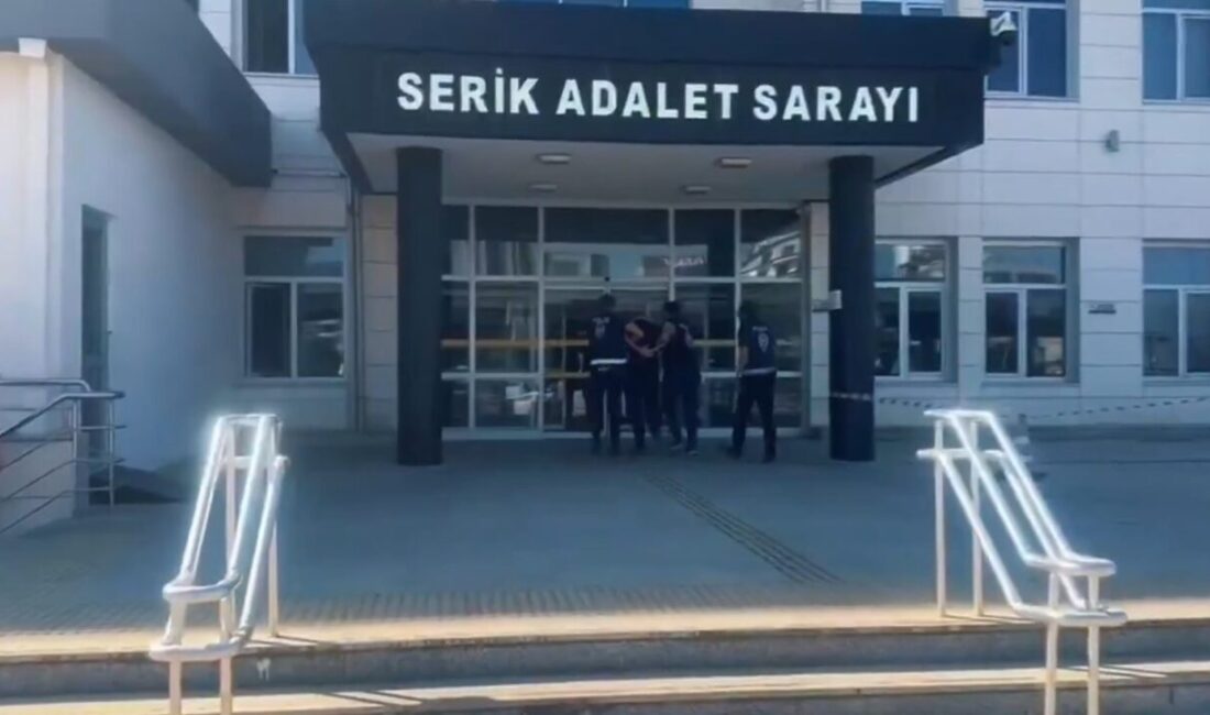 Şanlıurfa’da özel halk otobüsü şoförüne bıçakla saldıran zanlı, Antalya’da yakalandı.