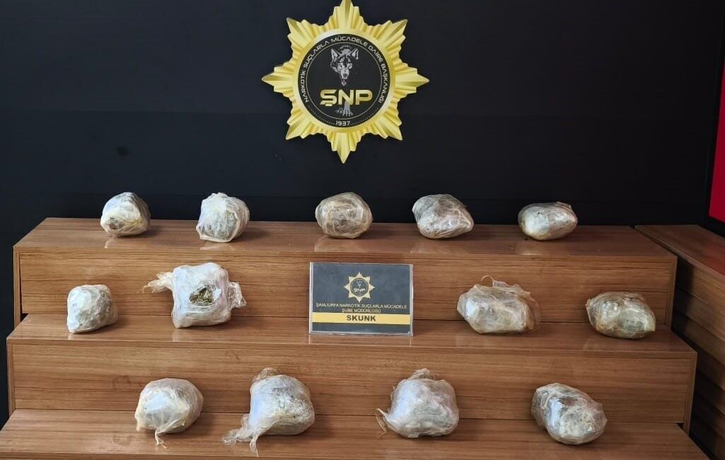 Şanlıurfa’da otomobilde 13 parça halinde 7 kilo 150 gram skunk