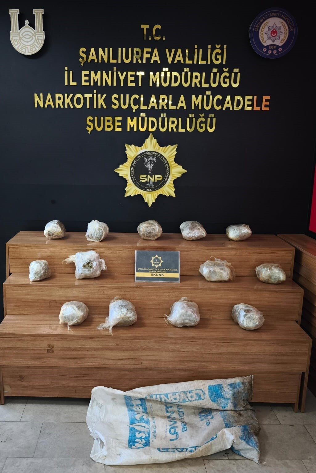 Şanlıurfa’da otomobilde 13 parça halinde 7 kilo 150 gram skunk