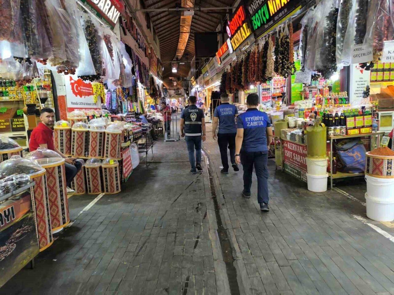 Şanlıurfa’nın Eyyübiye ilçesinde, zabıta ekipleri tarafından yapılan denetimler kapsamında 500