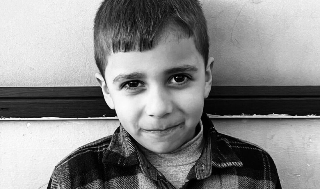 Şanlıurfa’nın Suruç ilçesinde bisiklet sürdüğü sırada başına yorgun mermi isabet