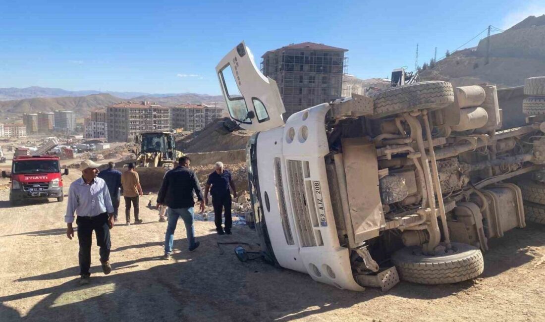 Malatya’da sürücünün kontrolünden çıkan kamyon devrildi. Kazada 1 kişi yaralandı.
