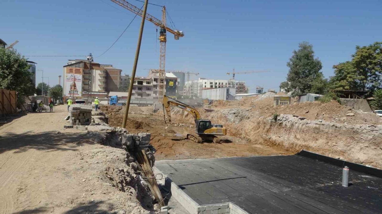 Malatya’da çalıştığı şantiyede merdivenden düşen bir işçi yaralandı. Olay, 13.30