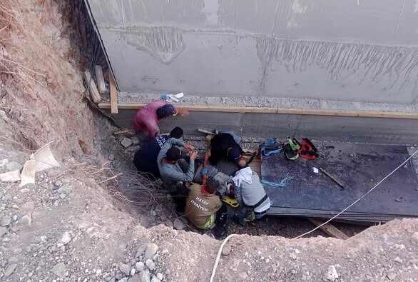 Hatay’da bina temelinde düşerek yaralanan şahıs itfaiye ekipleri tarafından kurtarıldı.