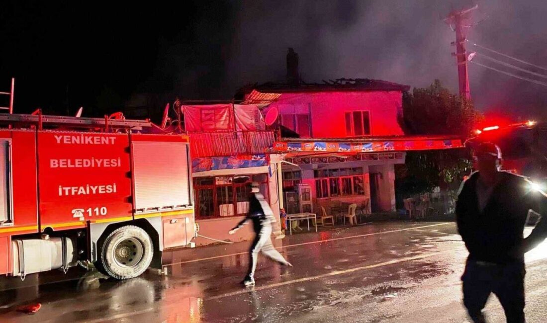 Kütahya’nın Şaphane ilçesinde çıkan yangında 2 ev tamamen yanarak kullanılamaz