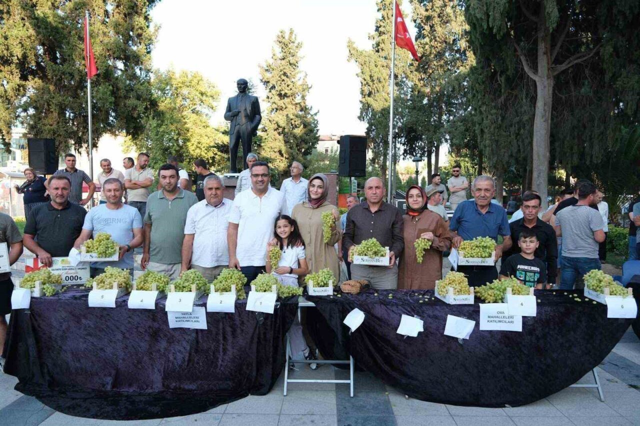 Manisa’nın Sarıgöl ilçesinde düzenlenen 17. Sultani Üzüm Festivalinde birbirinden güzel