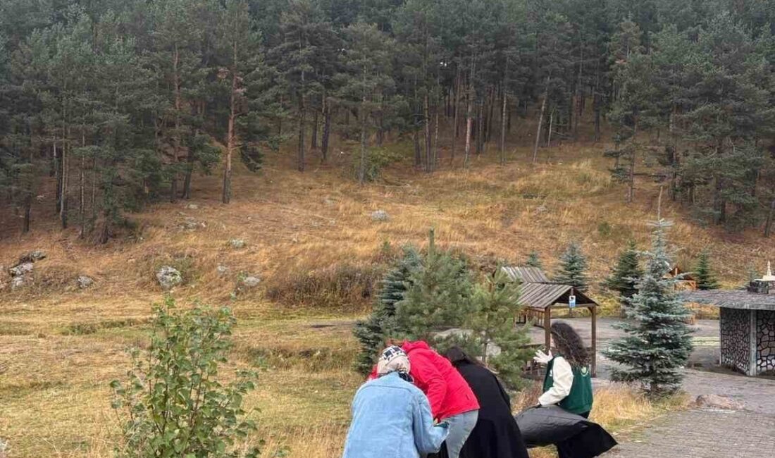 Sarıkamış’ta bir araya gelen gençler, Dünya Temizlik Günü etkinlikleri çerçevesinde