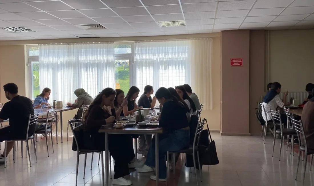 Isparta Süleyman Demirel Üniversitesi’nde (SDÜ) öğrenciler, yemekhane ücretlerinin yüksekliği ve