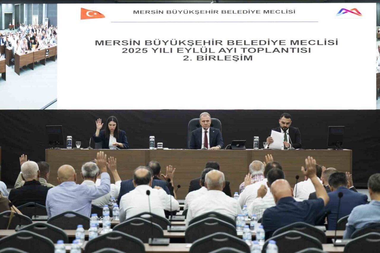 Mersin Büyükşehir Belediye Başkanı Vahap Seçer, yaptıkları çalışmaları sadece belediye