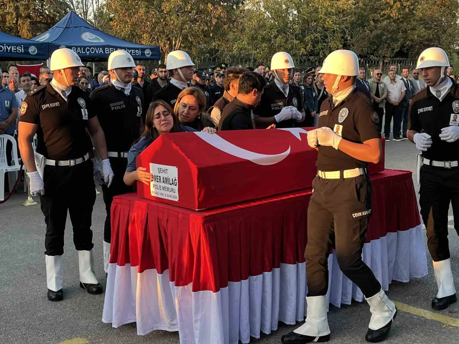 İzmir’in Balçova ilçesinde polis merkezine düzenlenen silahlı saldırıda ağır yaralanan
