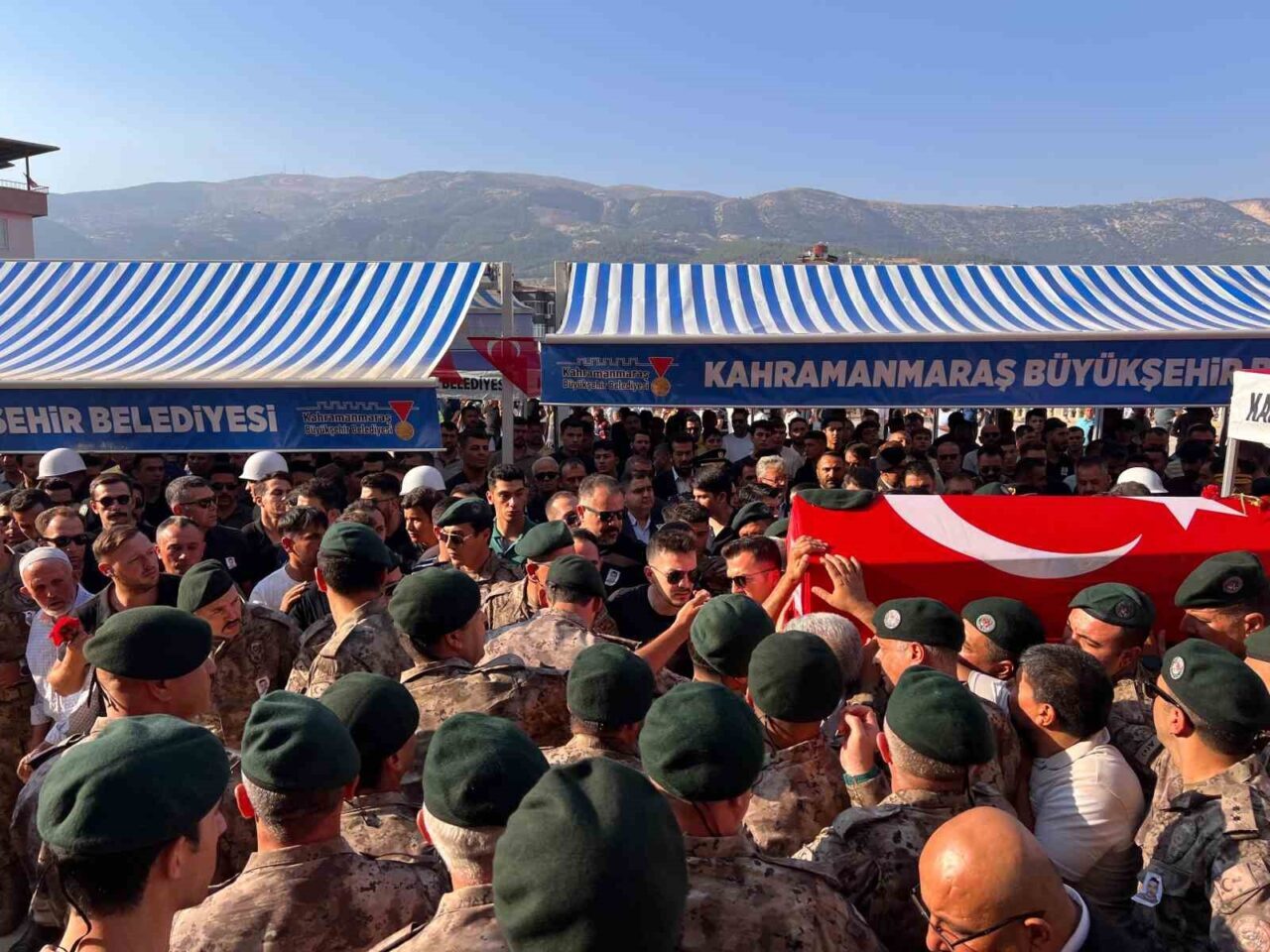 Mersin’de görev esnasında arızasını gidermeye çalıştığı silahın ateş alması sonucu