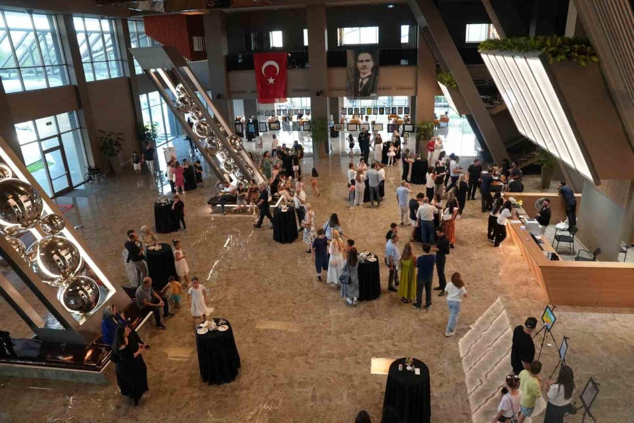 Şehitkamil Belediyesi tarafından yaz boyunca temel resim eğitimi alan kursiyerlerin