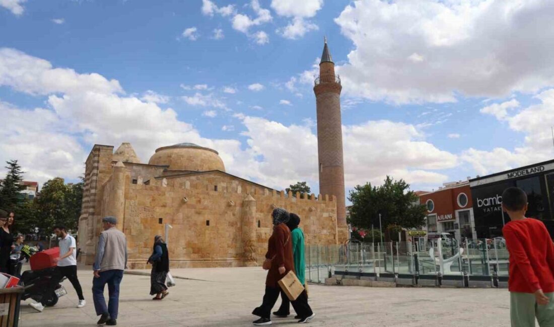 KIRŞEHİR (İHA) – Kırşehir’de 754 yıldır ayakta duran ve iki