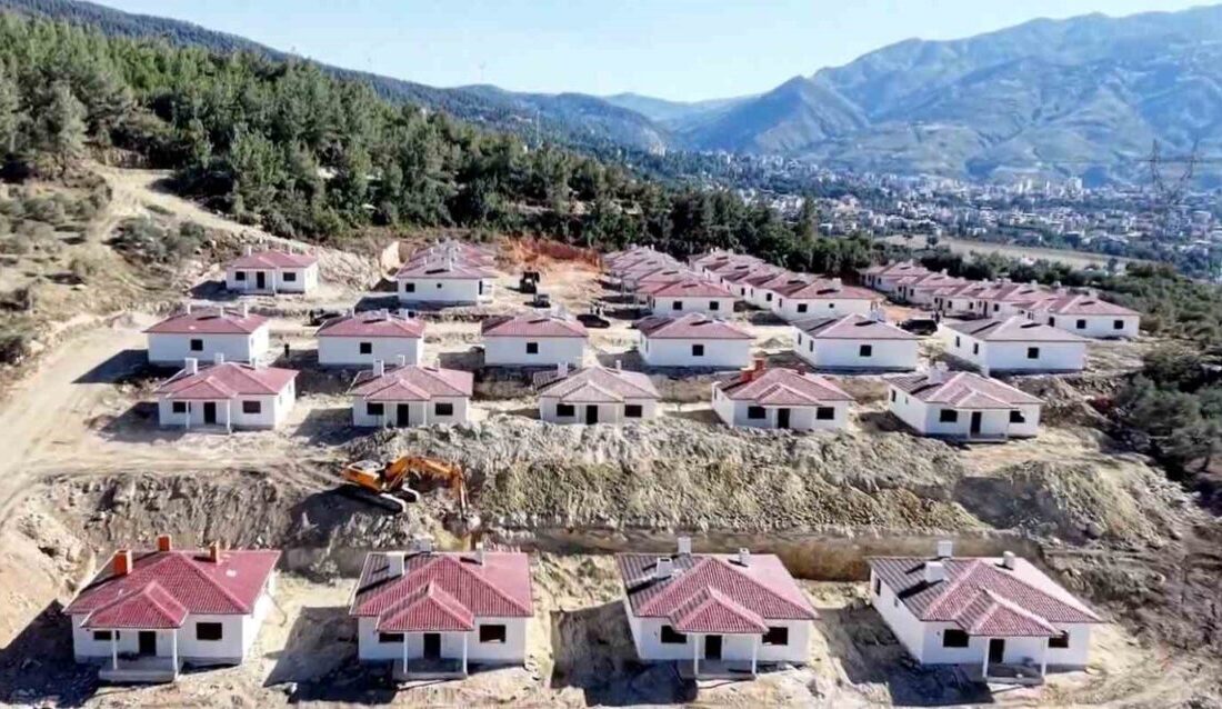 Hatay’ın İskenderun ilçesinde Şekere bölgesine inşa edilen köy evlerinde sona