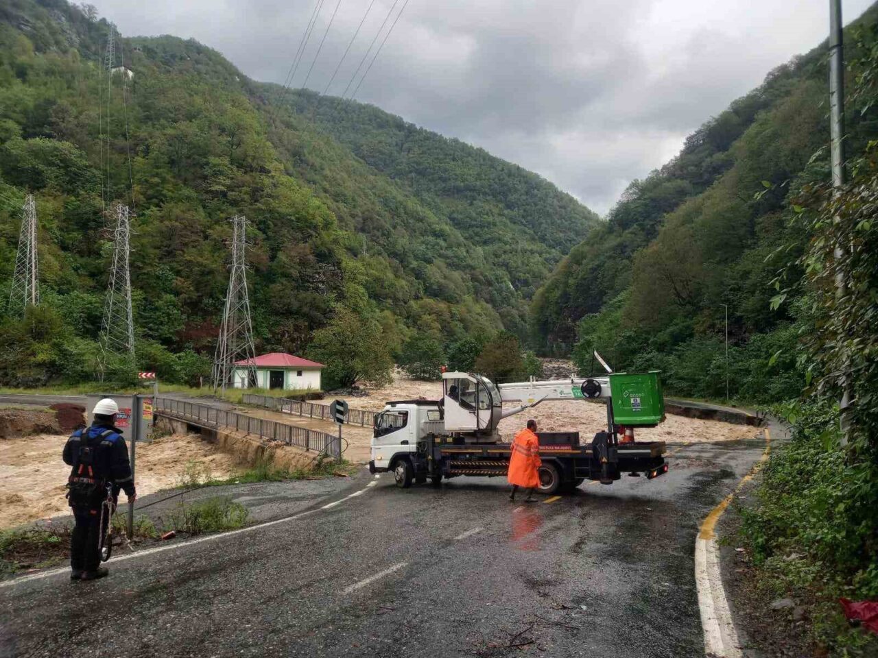 Son yılların en kuvvetli yağışlarına sahne olan, 24 saatte metrekareye