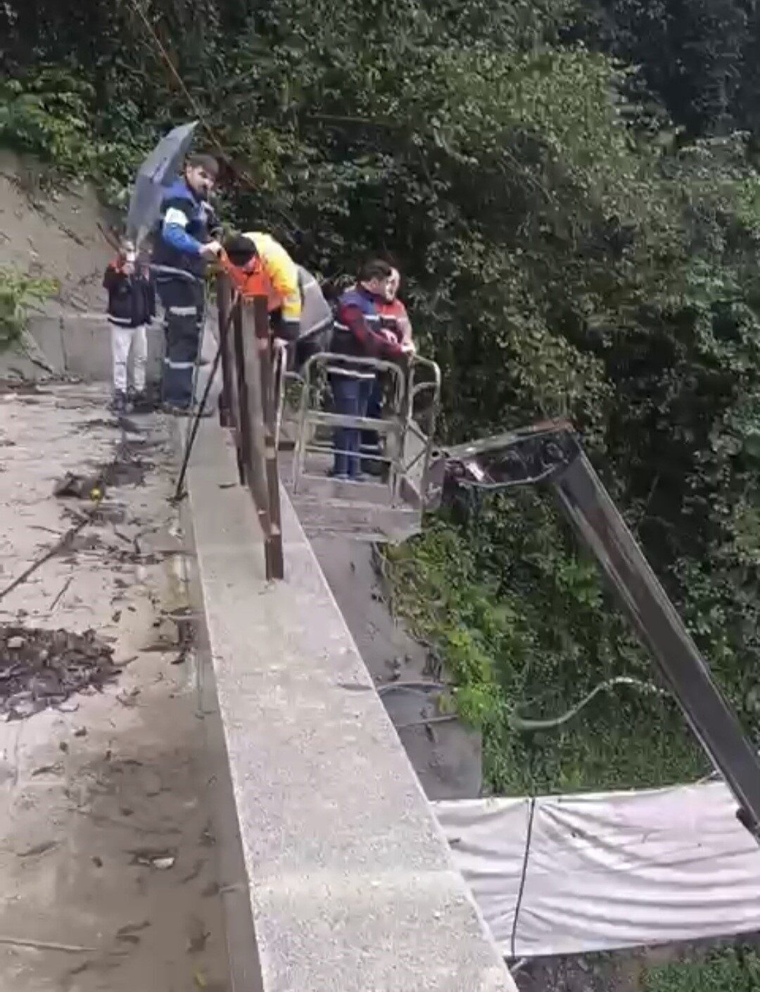 Rize’nin Çamlıhemşin ilçesinde etkili olan şiddetli yağış sonrası Ayder Yaylası