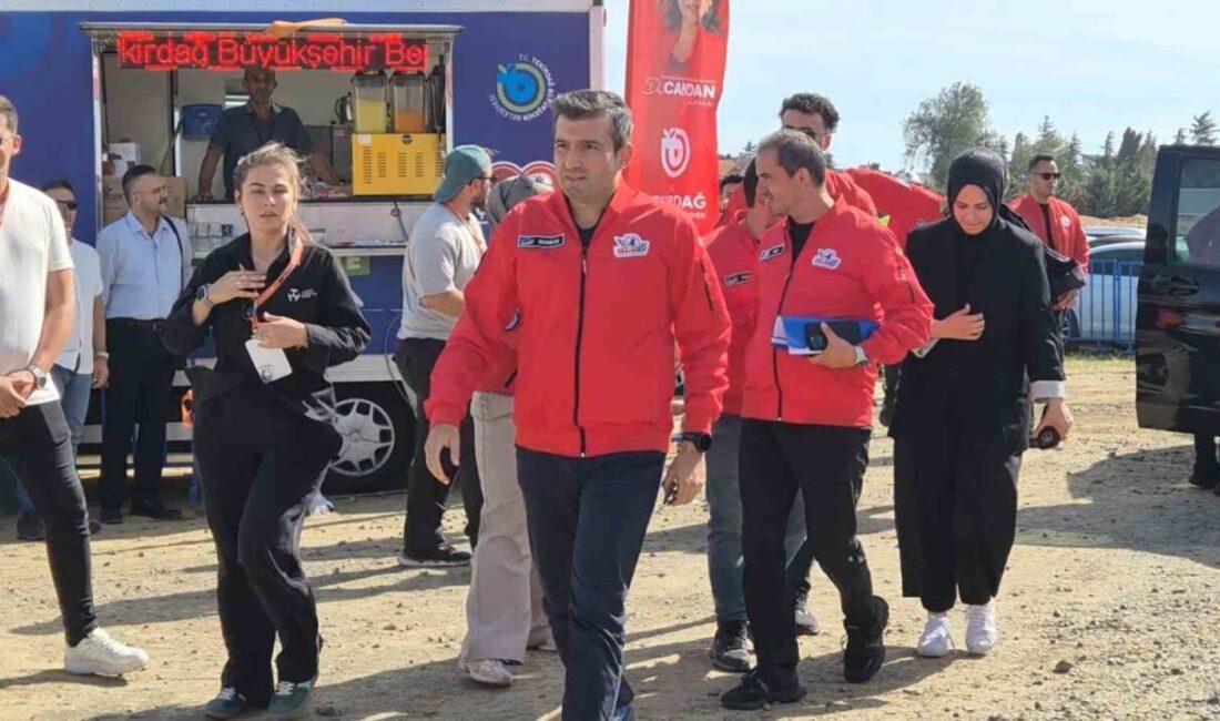 Tekirdağ’da düzenlenen İnsansız Kara Araçları Yarışması’na katılarak yarışan araçları tek