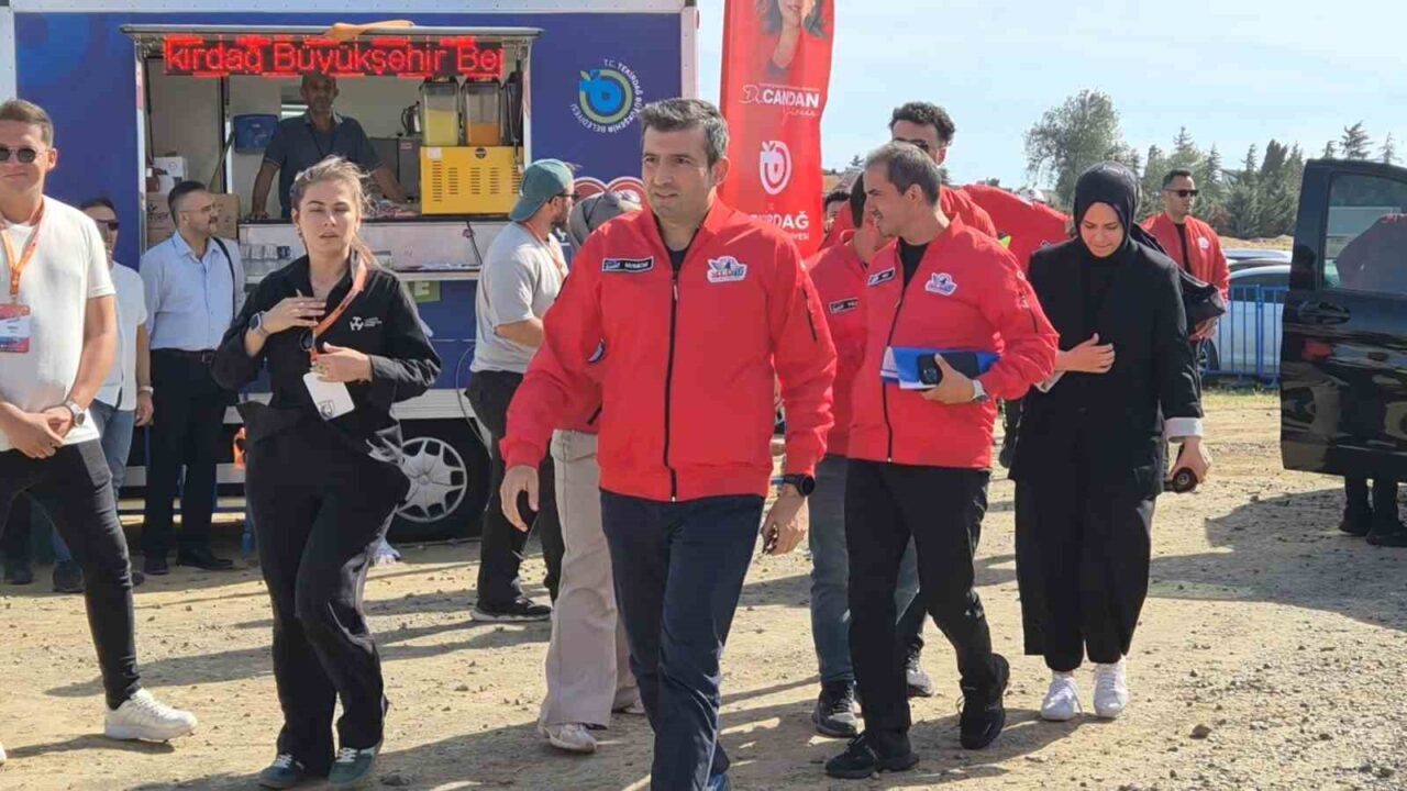 Tekirdağ’da düzenlenen İnsansız Kara Araçları Yarışması’na katılarak yarışan araçları tek