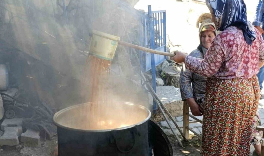 Manisa’nın Selendi ilçesinde üzüm hasadının sona yaklaşmasıyla birlikte kış sofralarının
