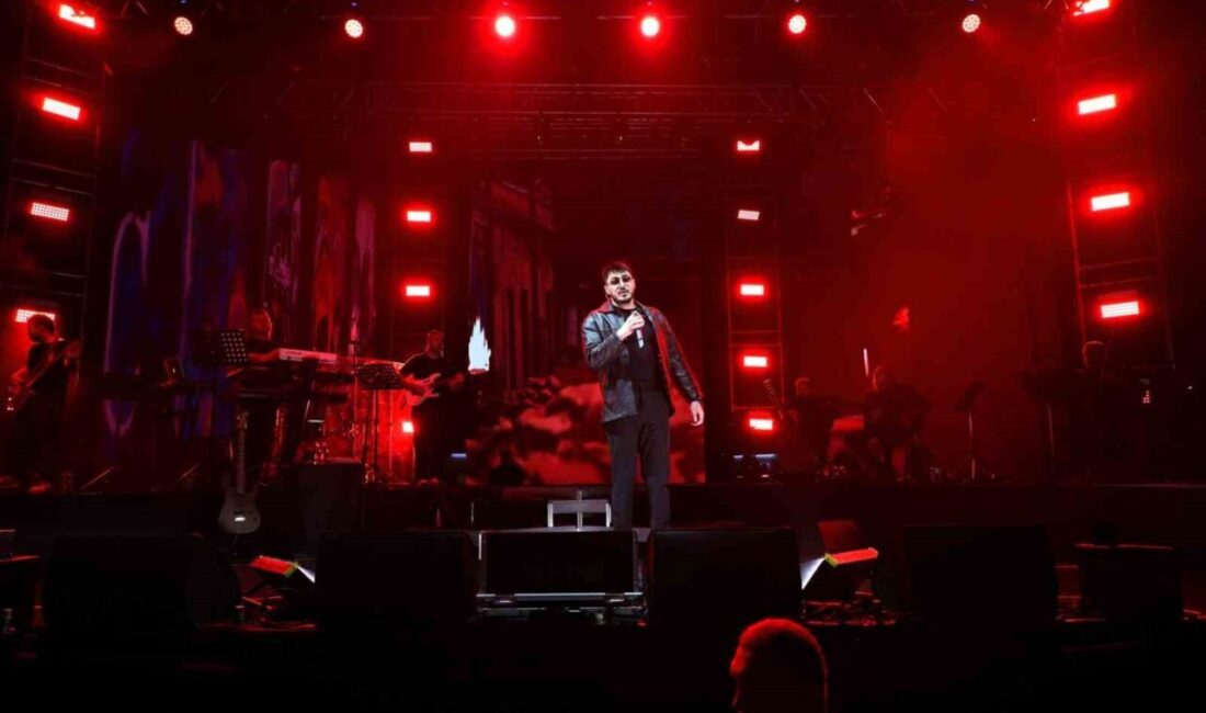 Bilecik’in Söğüt ilçesinde gerçekleştirilen Semicenk konserinde izdiham yaşandı. Bilecik’in Söğüt