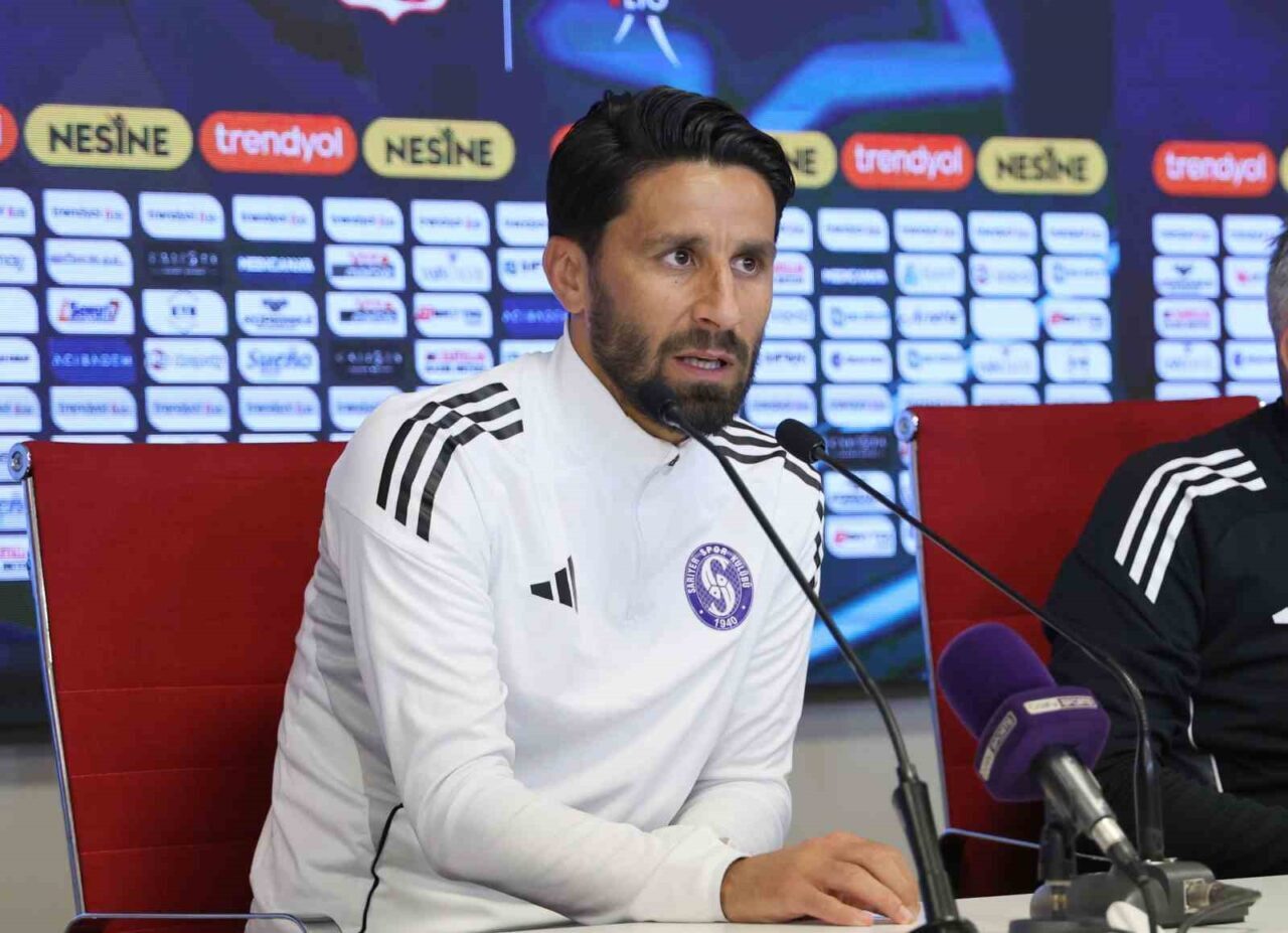 Sarıyer Teknik Direktörü Şenol Can, Sivasspor maçının ardından, “Sivasspor’u tebrik