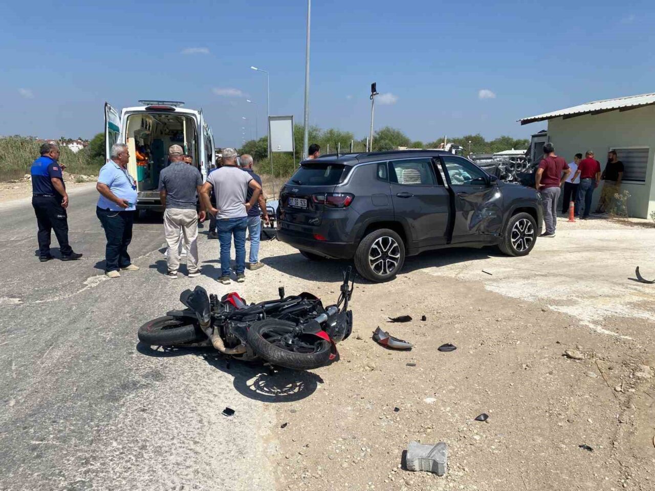 Antalya’nın Serik ilçesinde cip ile motosiklet çarpışması sonucu meydana gelen