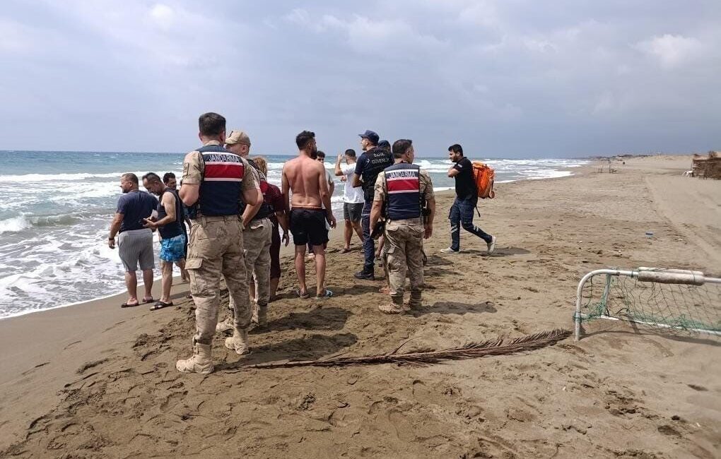Hatay’ın Samandağ ilçesinde serinlemek için denize giren yabancı uyruklu 2