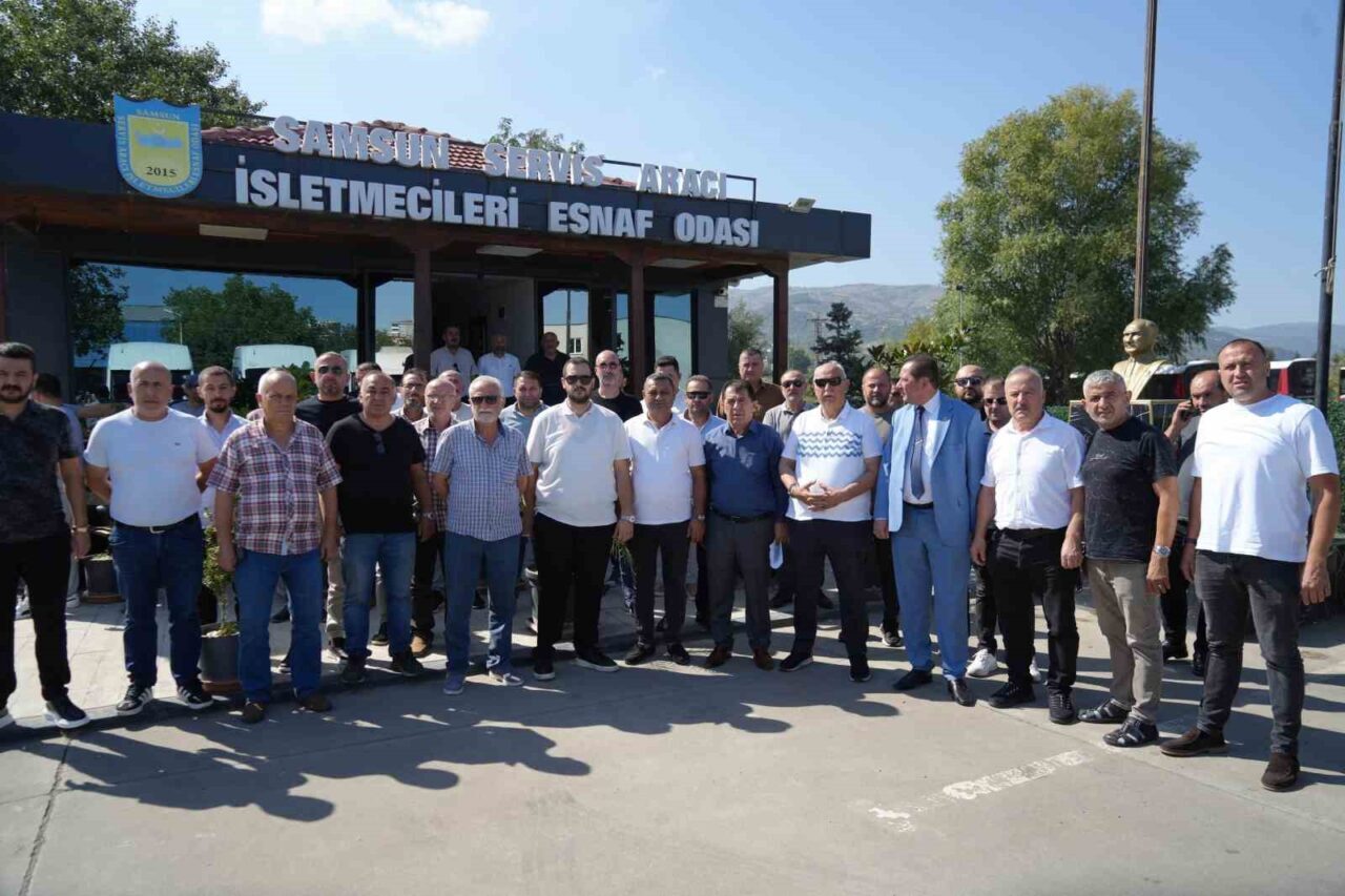 Samsun’da toplanan öğrenci servisi esnafı yaptıkları basın açıklaması ile halen