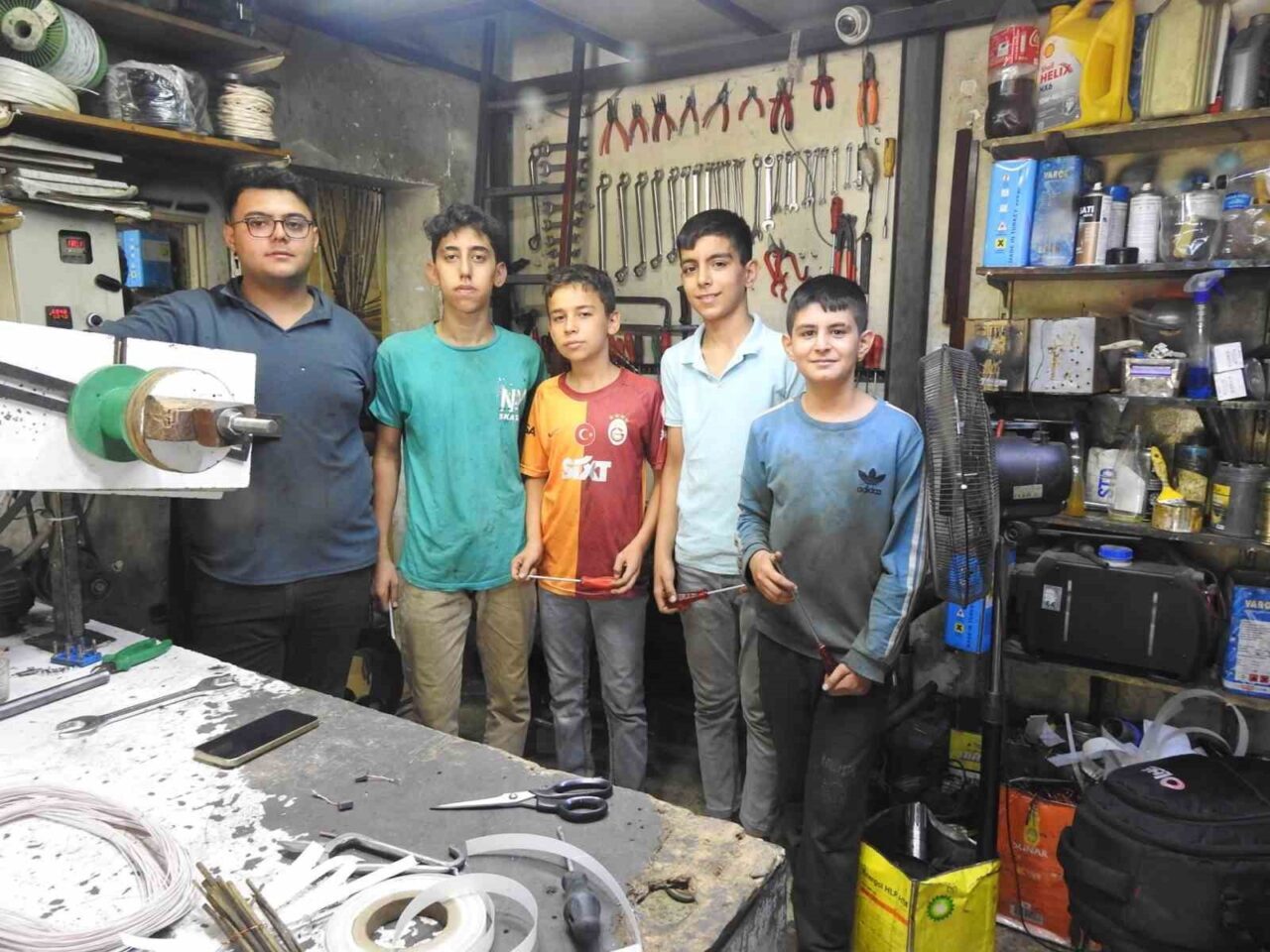 Kilis’te 19 yaşındaki elektrik ustası Muhammet Furkan Seylitlioğlu, mesleğe sevgiyle