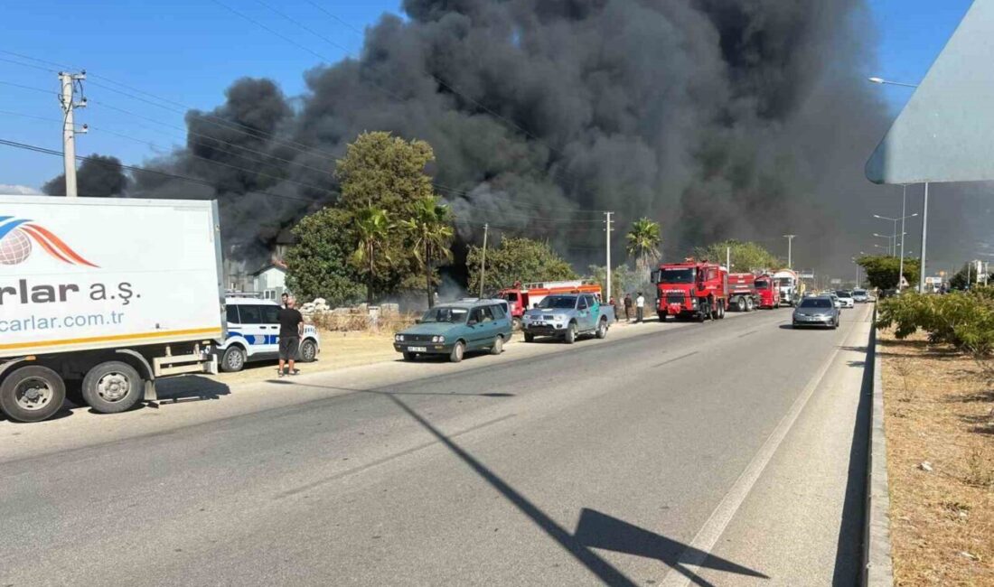 Muğla’nın Seydikemer ilçesindeki kereste deposundaki yangını söndürme çalışmaları devam ediyor.