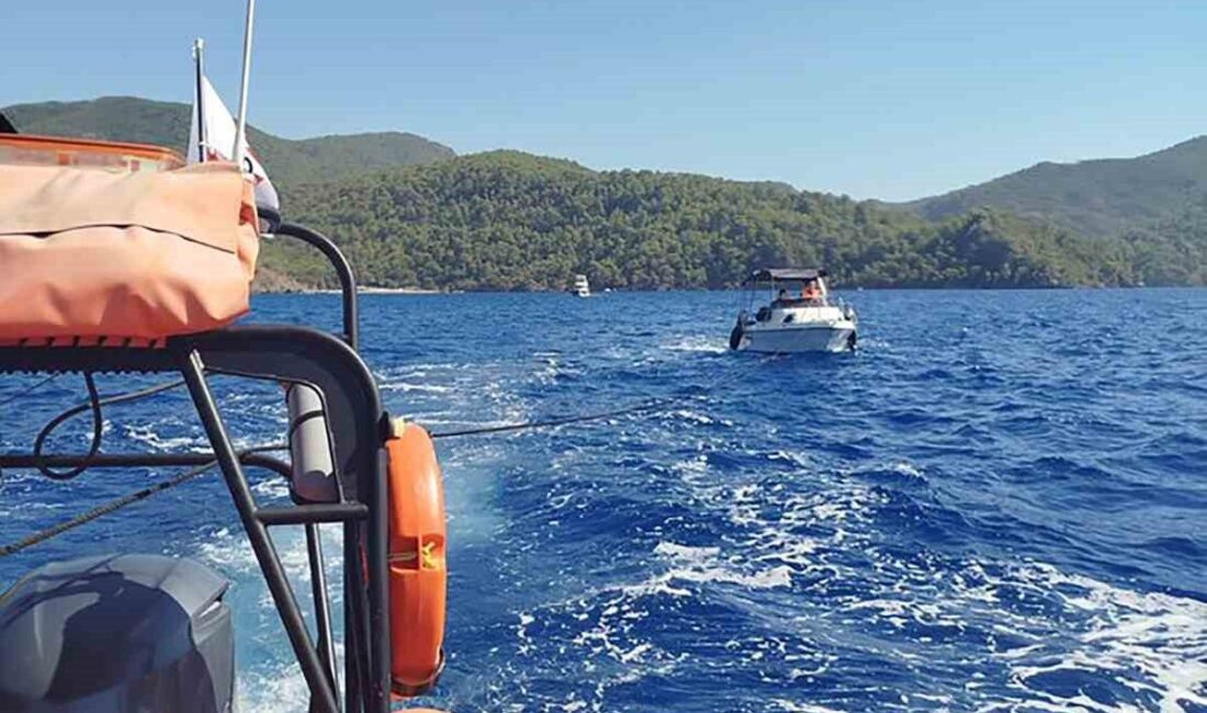 Muğla’nın Fethiye ilçesi açıklarında içinde 3 kişi bulunan ve makine