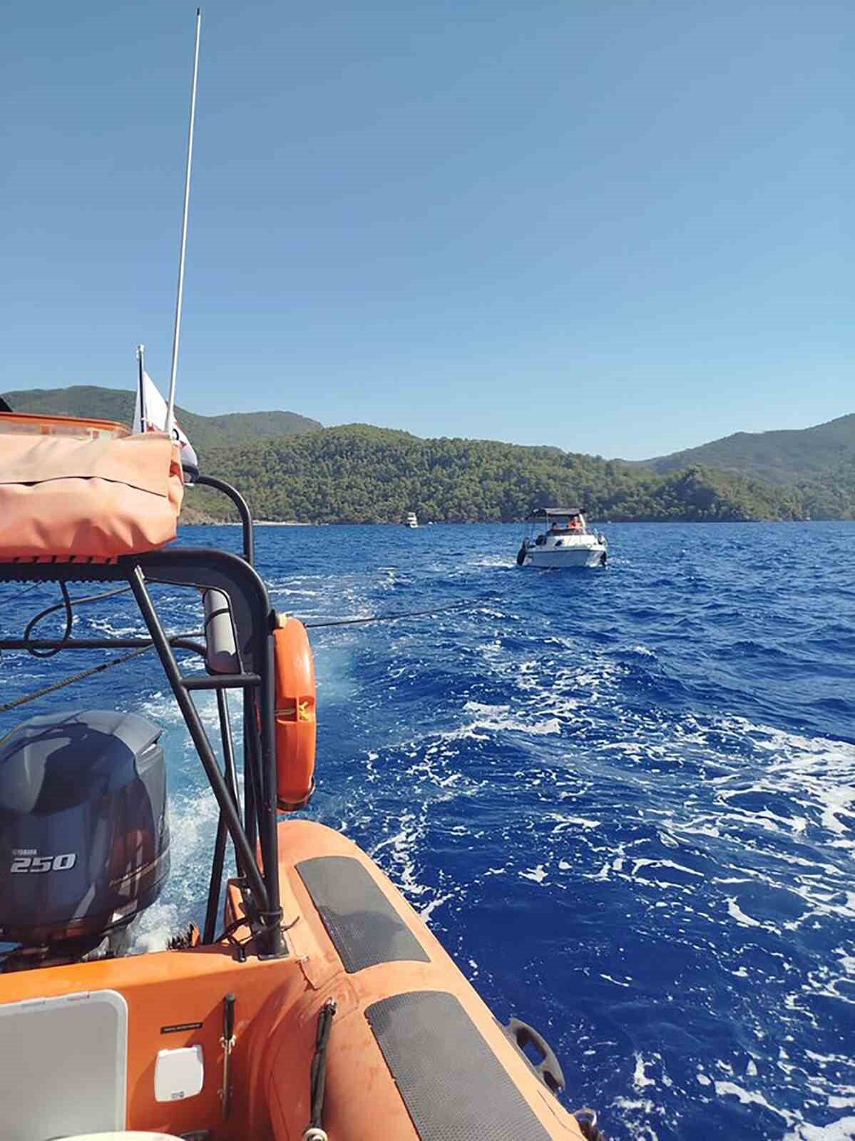 Muğla’nın Fethiye ilçesi açıklarında içinde 3 kişi bulunan ve makine