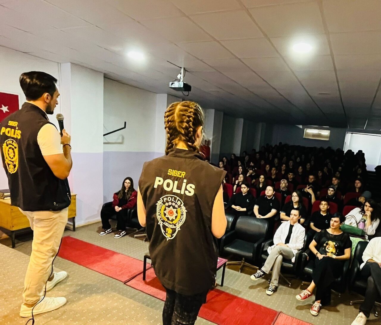 Kütahya İl Emniyet Müdürlüğü Siberay ekipleri, siber suçların önlenmesi ve