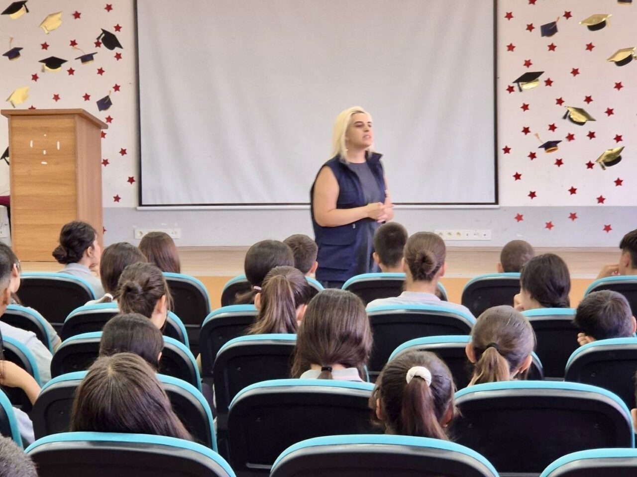 Manisa İl Emniyet Müdürlüğü, SİBERAY Projesi kapsamında öğrencilere sosyal medya