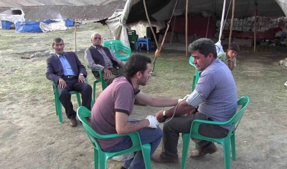 Siirt İl Sağlık Müdürlüğü ekipleri, göçer vatandaşlara sağlık hizmeti ulaştırmak