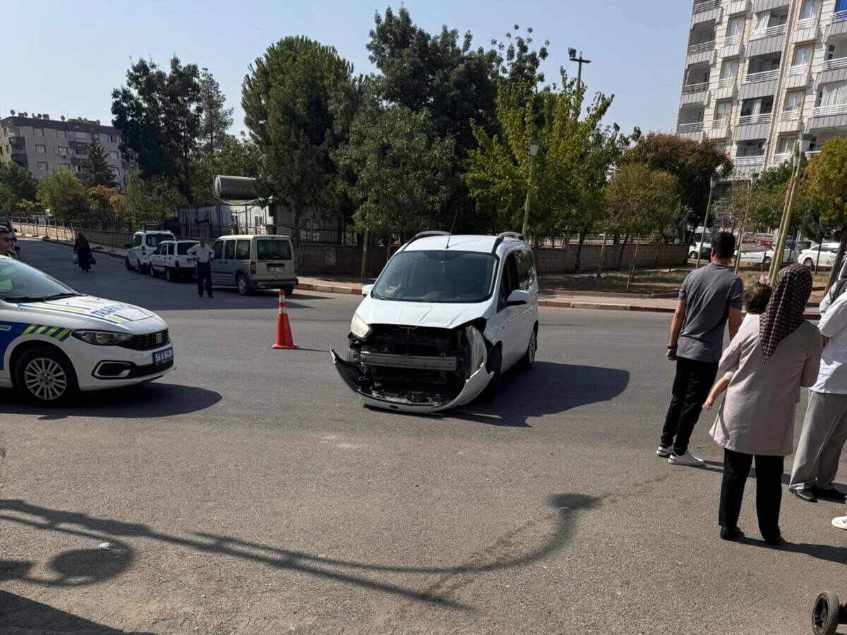 Siirt’te hafif ticari araç ile motosikletin çarpışması sonucu meydana gelen