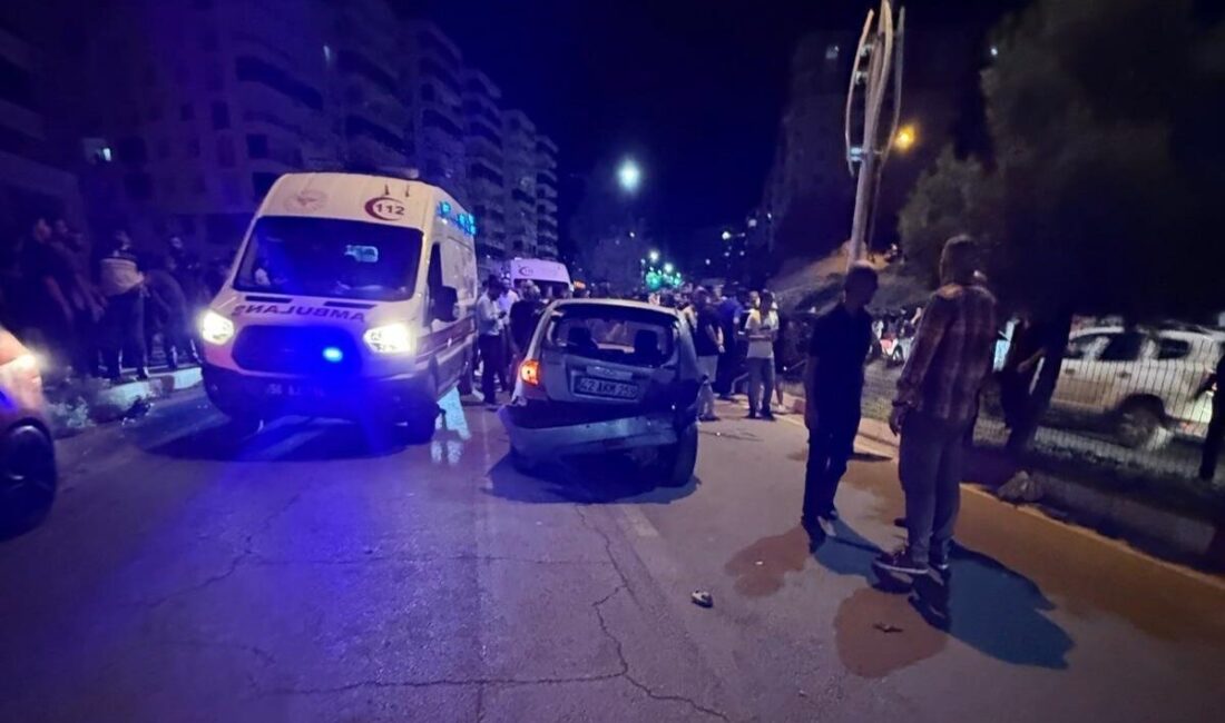 Siirt’te 3 aracın karıştığı zincirleme trafik kazasında 4 kişi yaralandı.