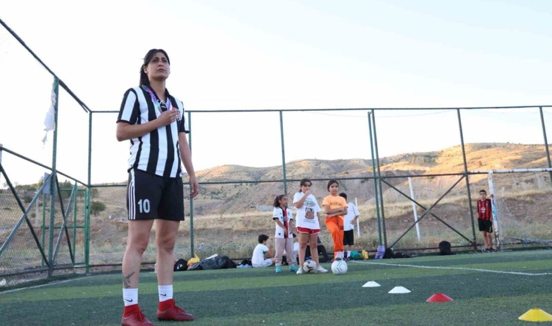 Teknik Direktör Sinan Kaloğlu’nun kuzeni olan Elazığlı kadın futbolcu Yağmur