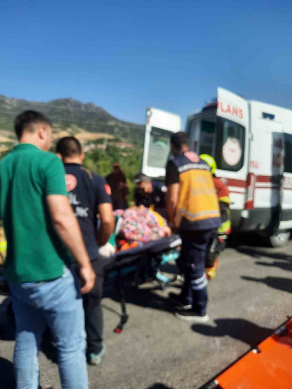 Balıkesir’in Sındırgı ilçesinde meydana gelen tek taraflı trafik kazasında takla