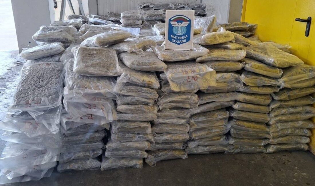 Almanya’dan Türkiye’ye freze makinesi getiren bir tırda, 739 kilo 180