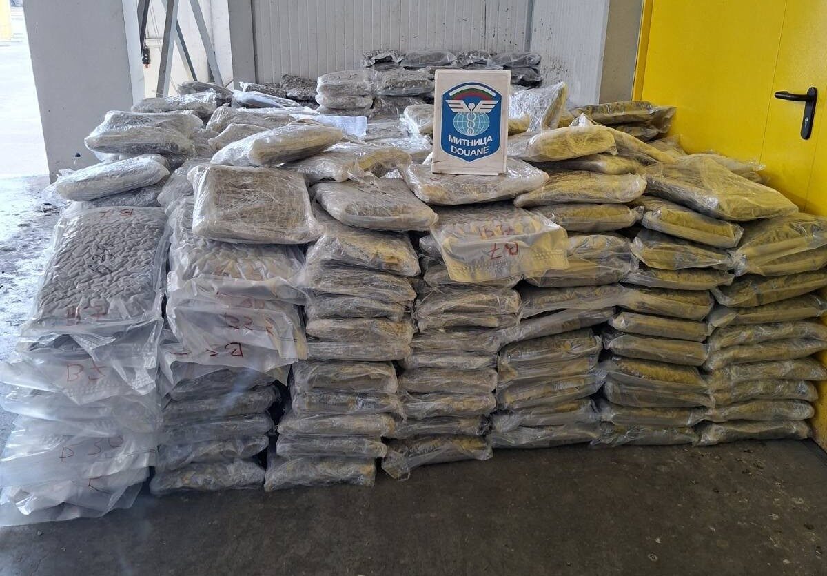 Almanya’dan Türkiye’ye freze makinesi getiren bir tırda, 739 kilo 180