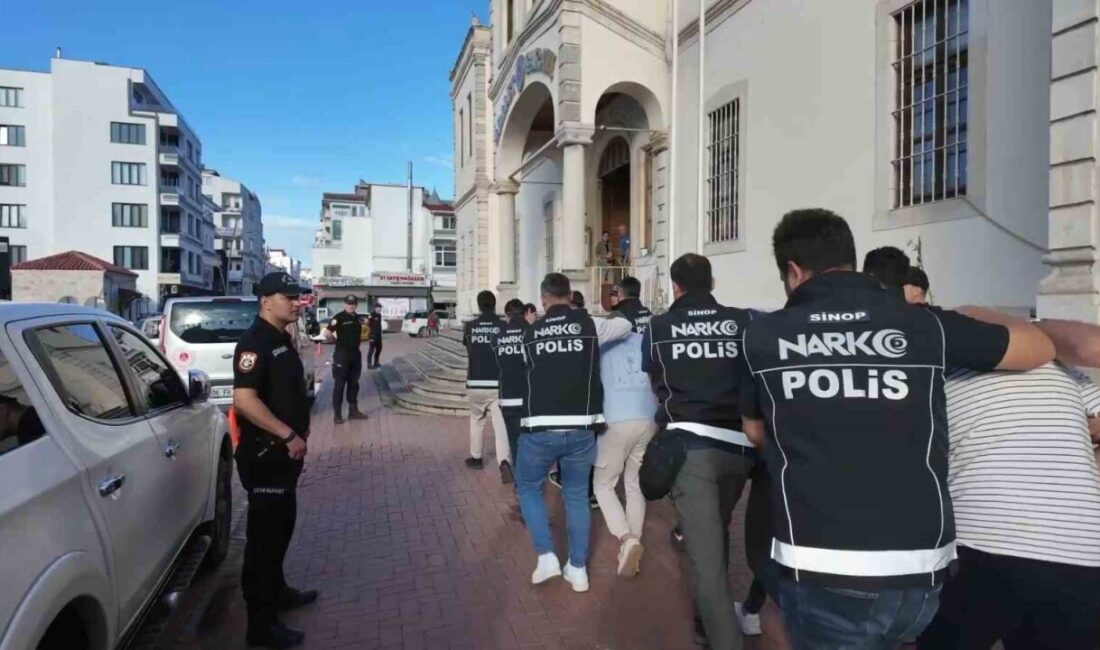 Sinop’un Gerze ilçesinde polis ekiplerince sokak satıcılarına yönelik düzenlenen uyuşturucu