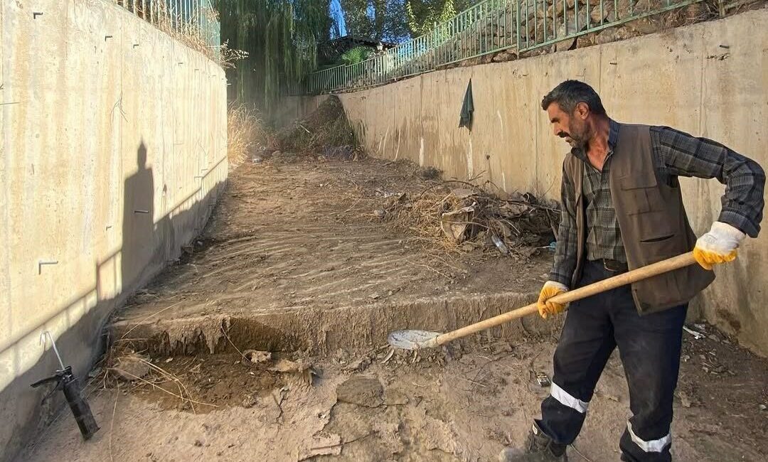 Şırnak Belediyesi, sonbahar yağmurları öncesi taşkın riskine karşı şehir genelinde