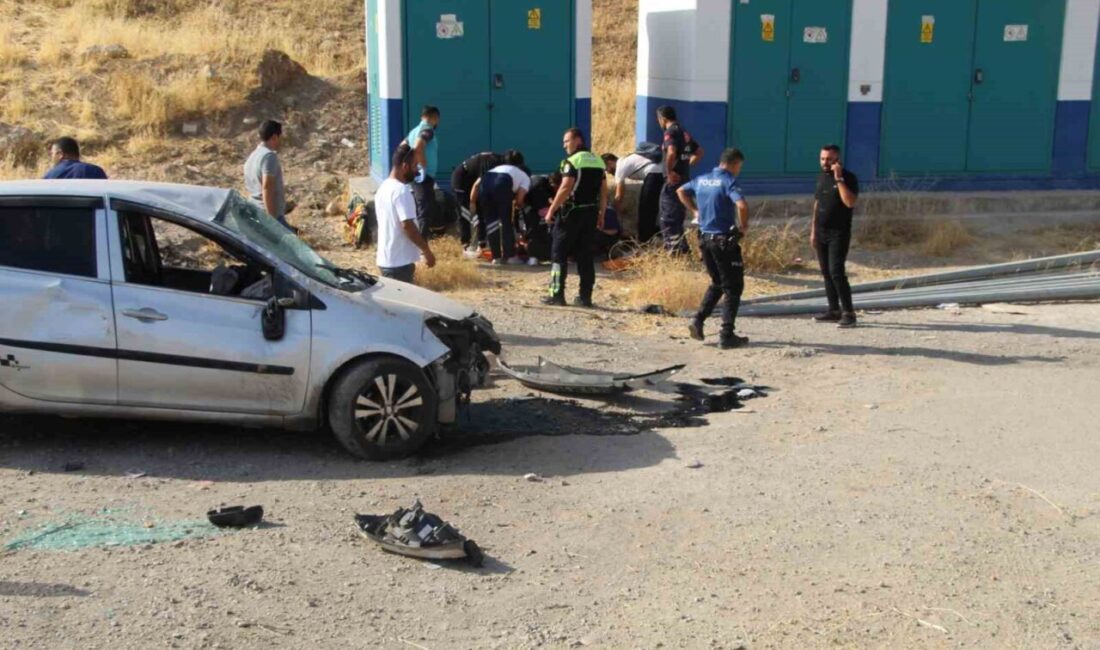 Şırnak’ta sürücüsünün direksiyon hakimiyetini kaybettiği otomobil, kaldırıma çarpıp savruldu. Kazada