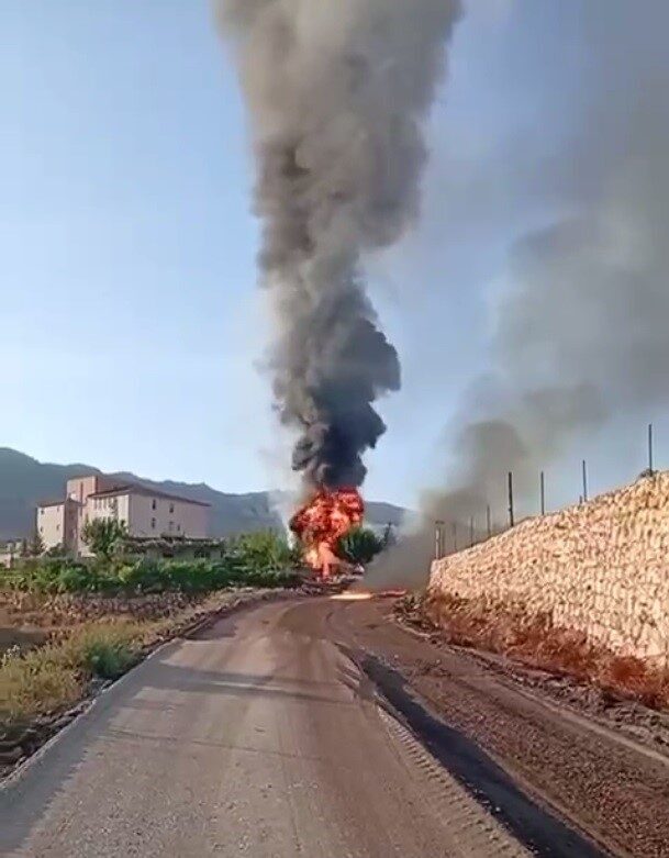 Şırnak’ın Gabar Dağı bölgesinde yol çalışması sırasında hasar gören petrol