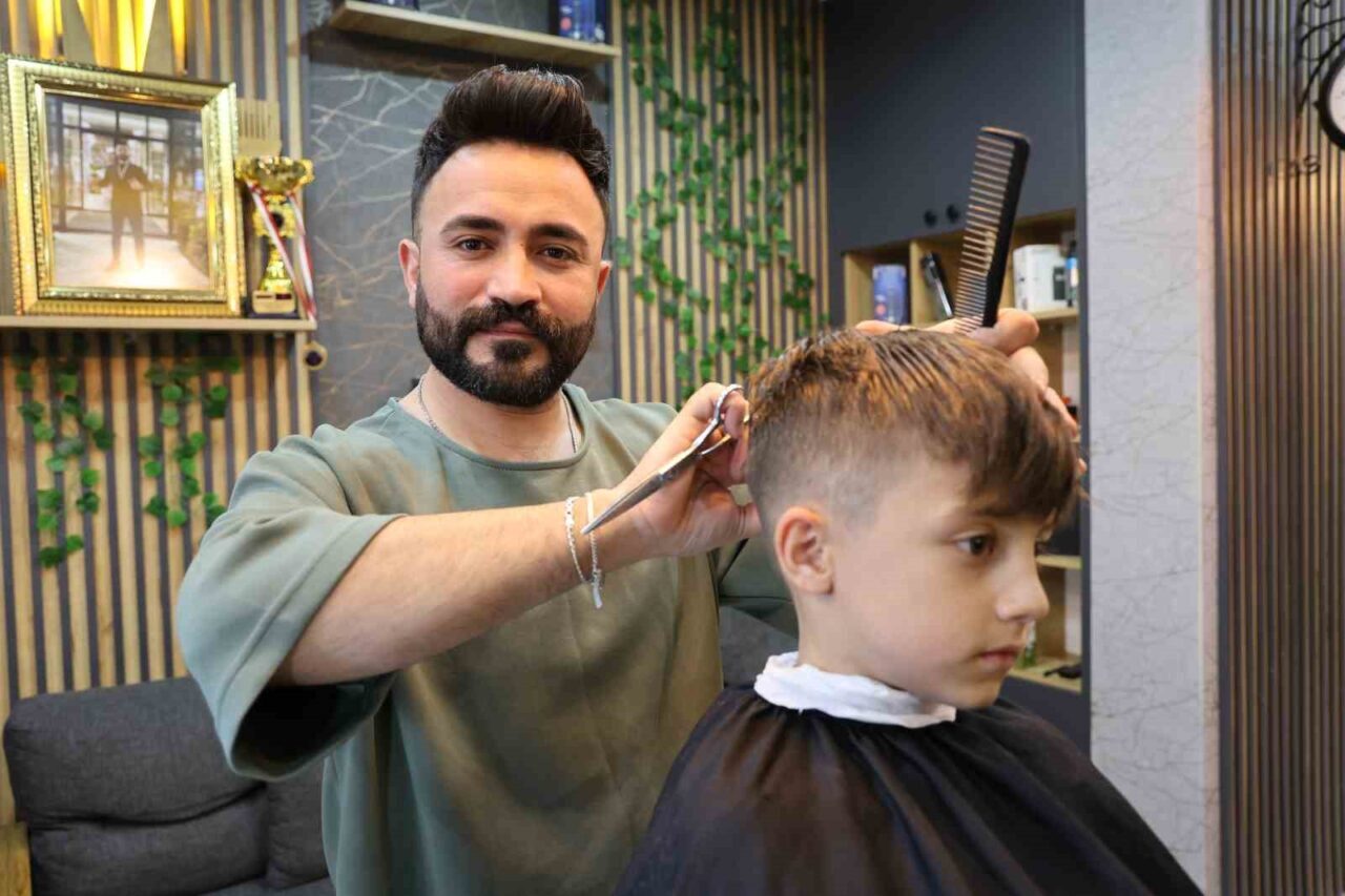 Sivas’ta kuaförlük yapan Samet Totaş, anlamlı bir sosyal sorumluluk projesine