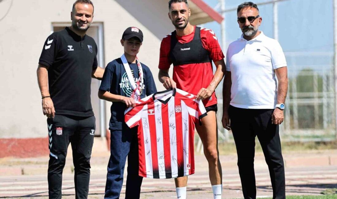 Sosyal medyada pamuk şeker satarak Sivasspor bileti almak istediğini söyleyen