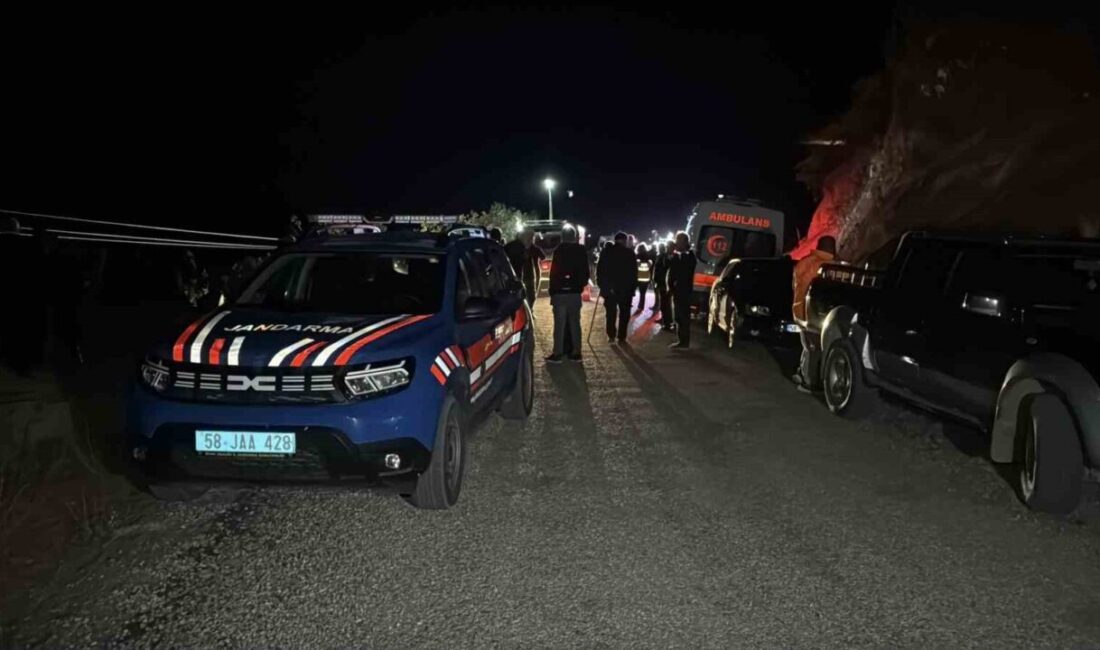 Sivas’ın Doğanşar ilçesinde otomobilin uçuruma yuvarlandığı kazada ilk belirlemelere göre